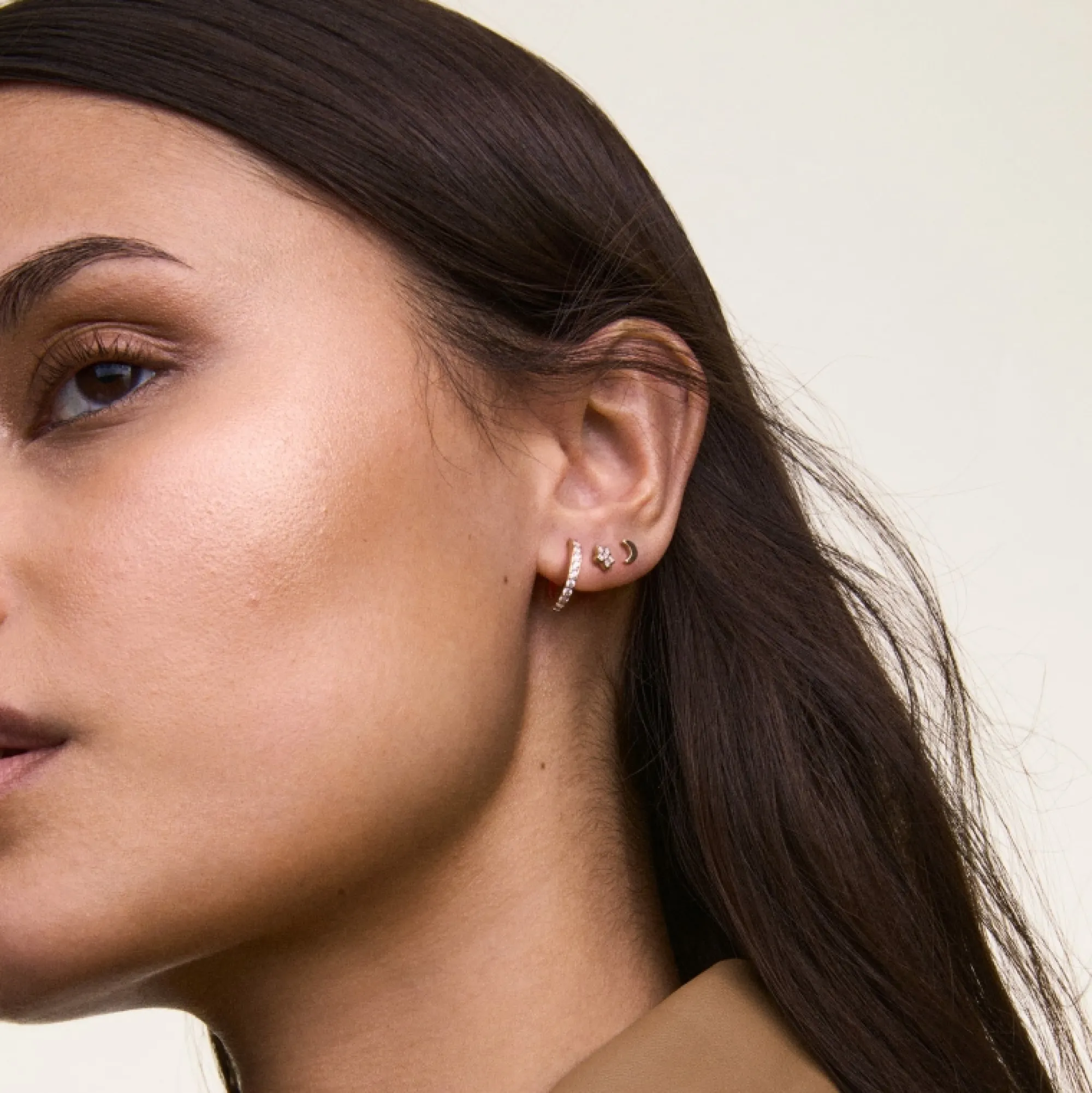 crystal_star_stud_gold_1.webp Daniel Wellington Crystal Star Stud