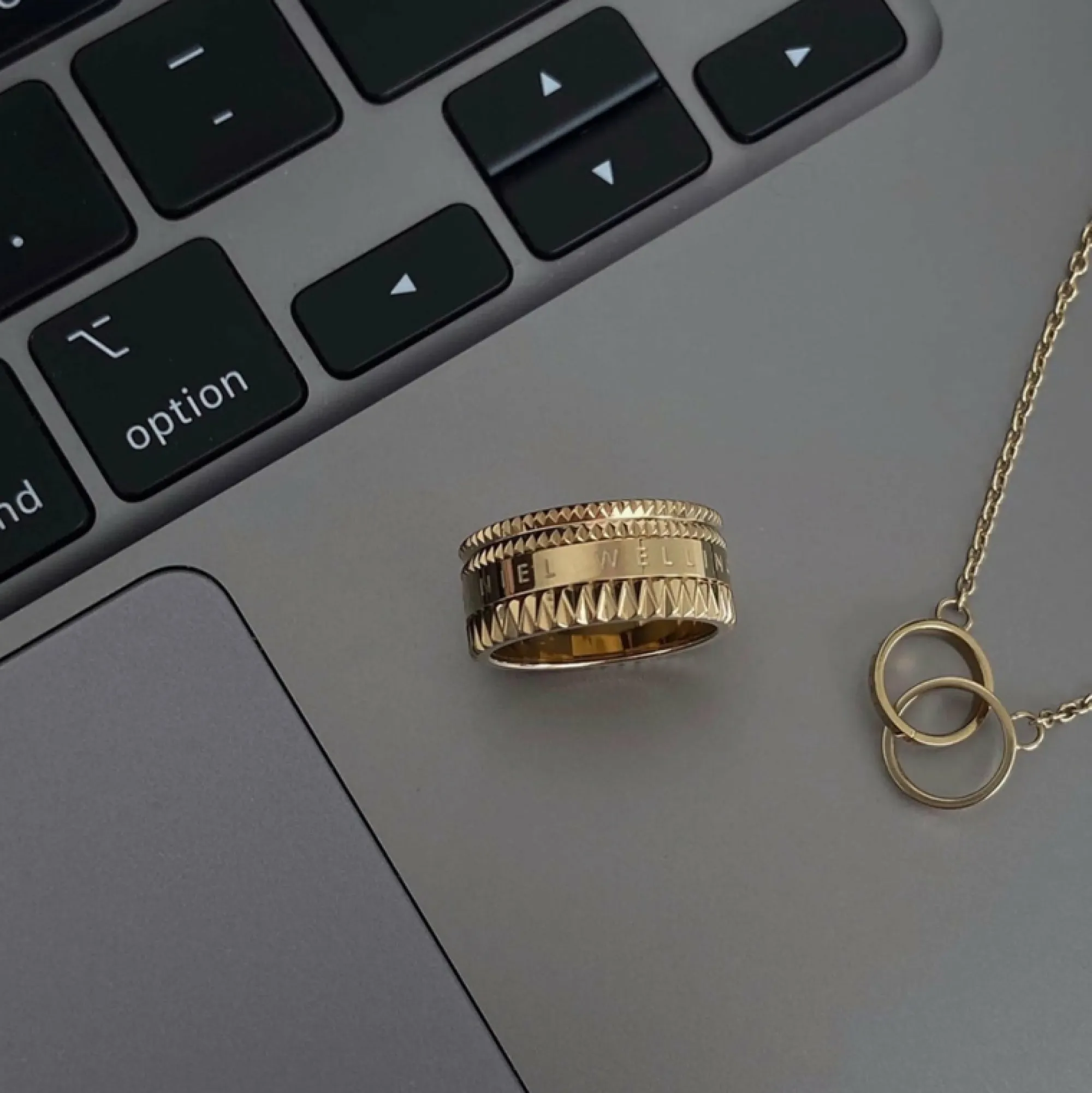 elevation_ring_1.webp Daniel Wellington Elevation Ring